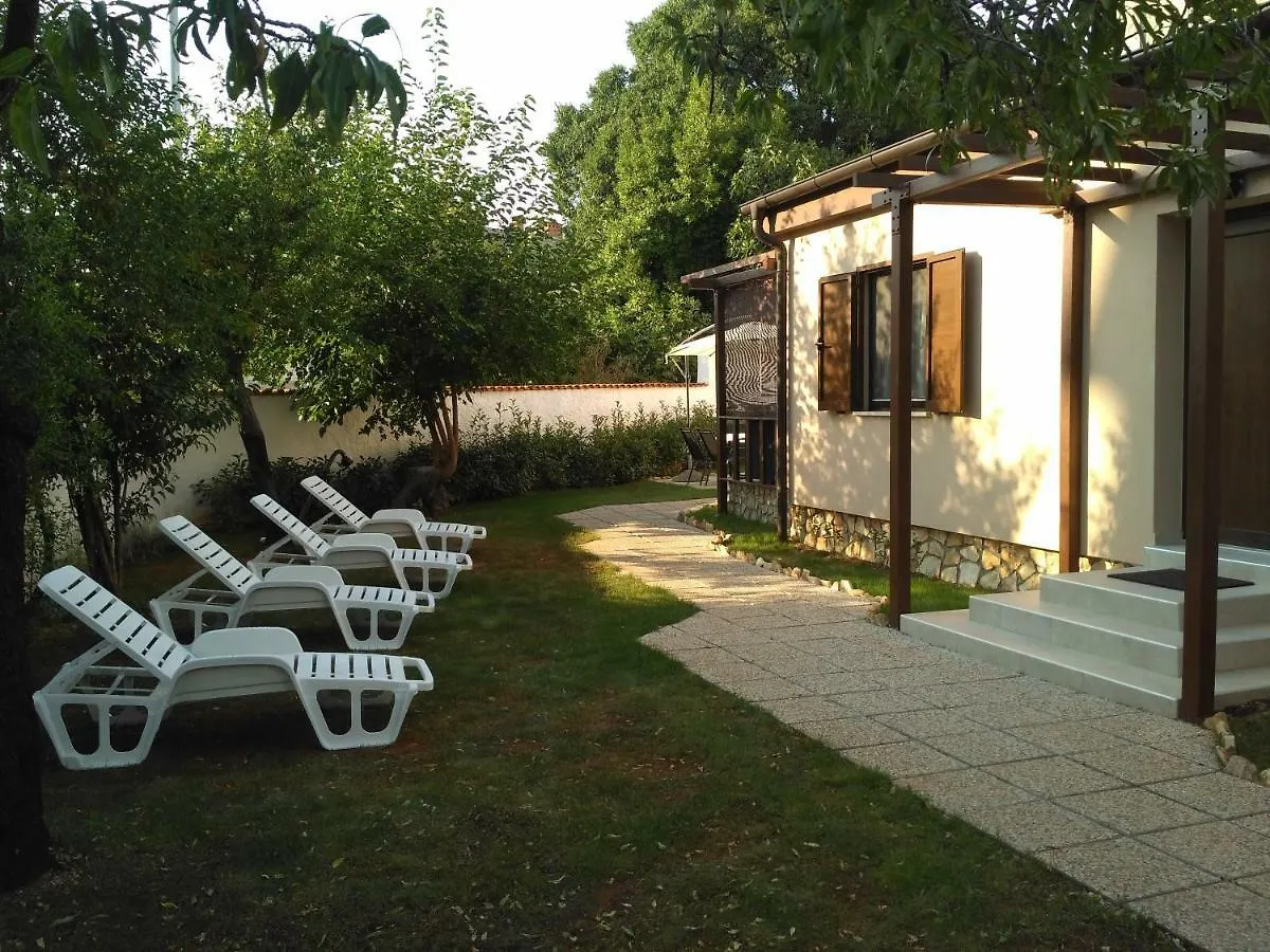 Villa Kuca Za Odmor Natalija Pula Ferienhaus